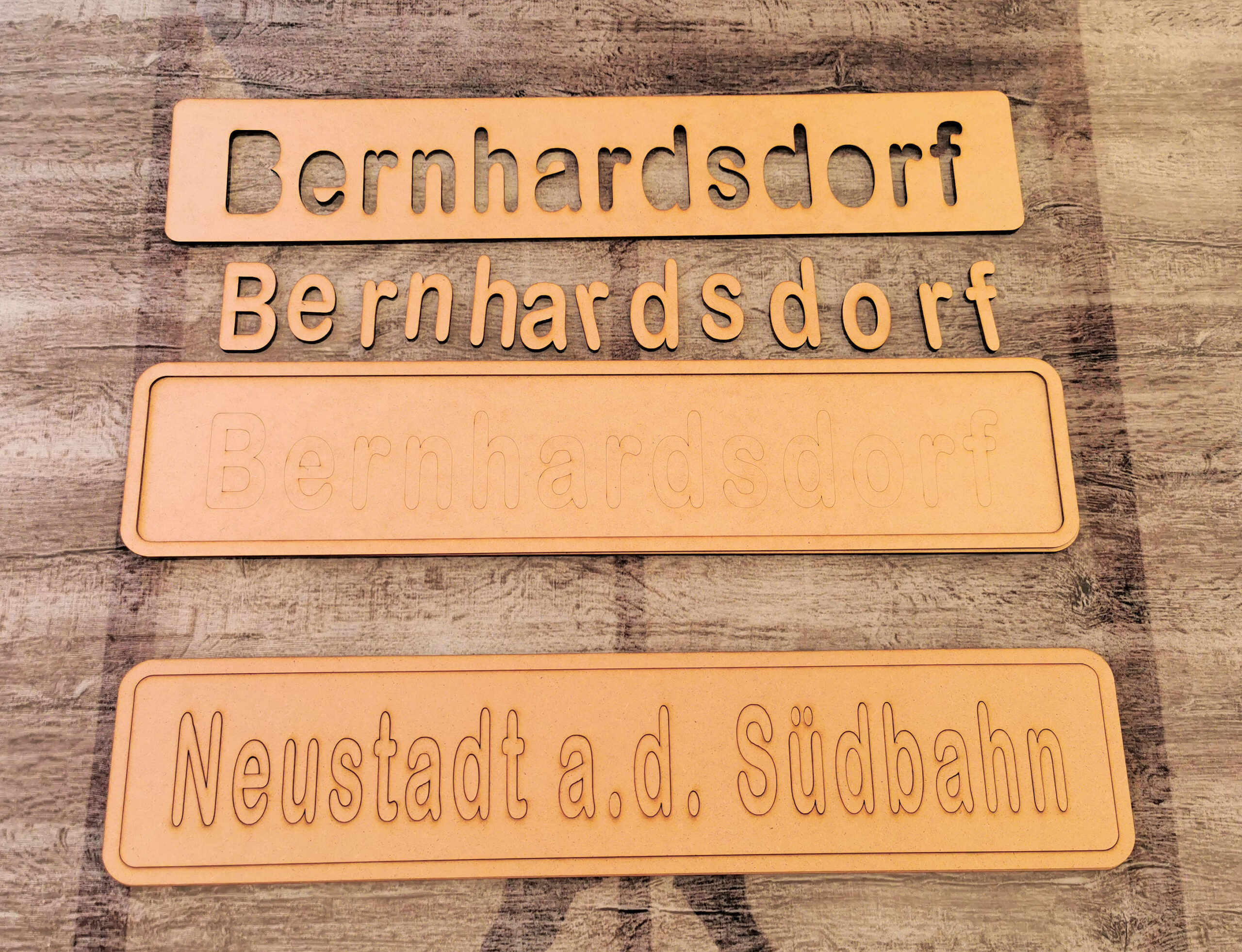 ahnhofsschild - Holz mit einer Linie zum Selbstgestalten – Bild 2